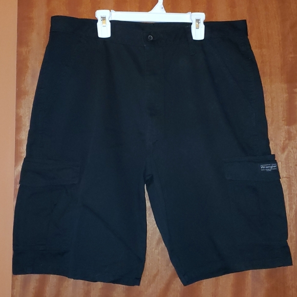 WRANGLE CARGO SHORTS - Picture 1 of 5